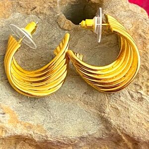 Vintage AVON Gold Tone Sleek Hoop Post Earrings
